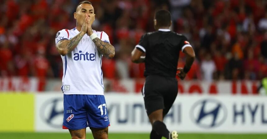 Uruguay da por cerrado el regreso de Eduardo Vargas a Universidad de Chile tras 14 años