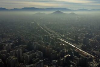 La ola de calor invernal en Santiago termina este domingo, con posible lluvia el viernes