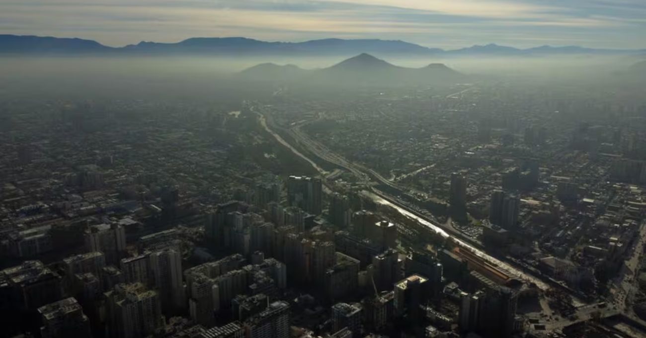 La ola de calor invernal en Santiago termina este domingo, con posible lluvia el viernes