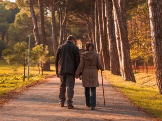 Adultos mayores acceden a 50% de descuento en transporte público en todo Chile