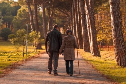 Adultos mayores acceden a 50% de descuento en transporte público en todo Chile