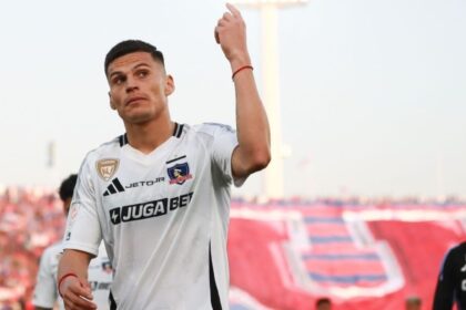 Lucas Cepeda ofrece disculpas públicas por gestos obscenos a hinchas de la U