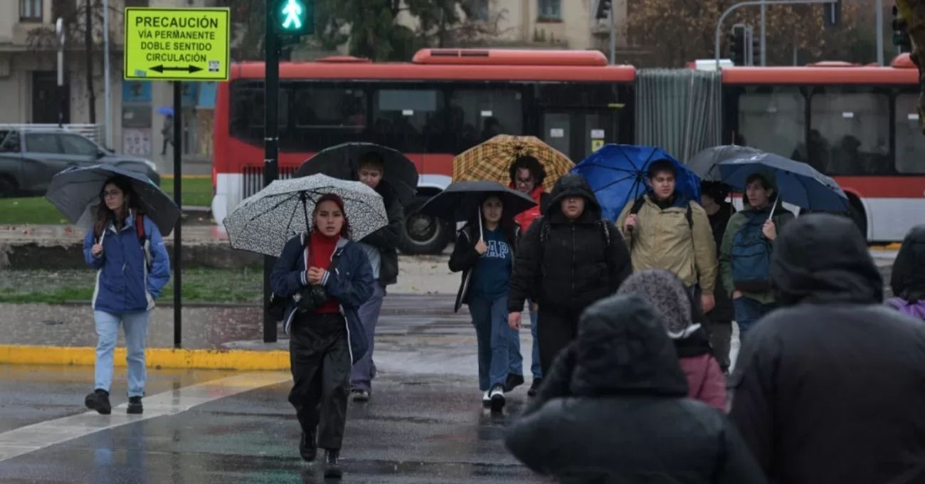 Lluvias llegarían el jueves y ayudarían a despejar el aire en Santiago