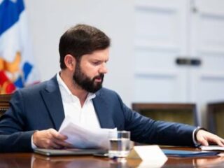 Boric defiende la cumbre “Democracia Siempre” y llama a renovar la democracia