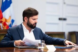 Boric defiende la cumbre “Democracia Siempre” y llama a renovar la democracia