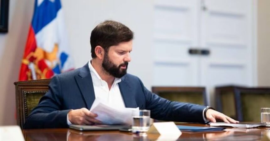 Boric defiende la cumbre “Democracia Siempre” y llama a renovar la democracia