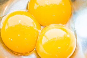¿Qué revela el color de la yema del huevo?