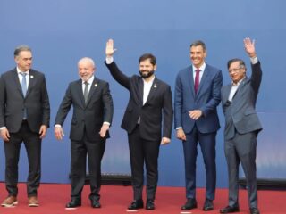 Boric lidera cumbre internacional y advierte que el crimen organizado amenaza la democracia