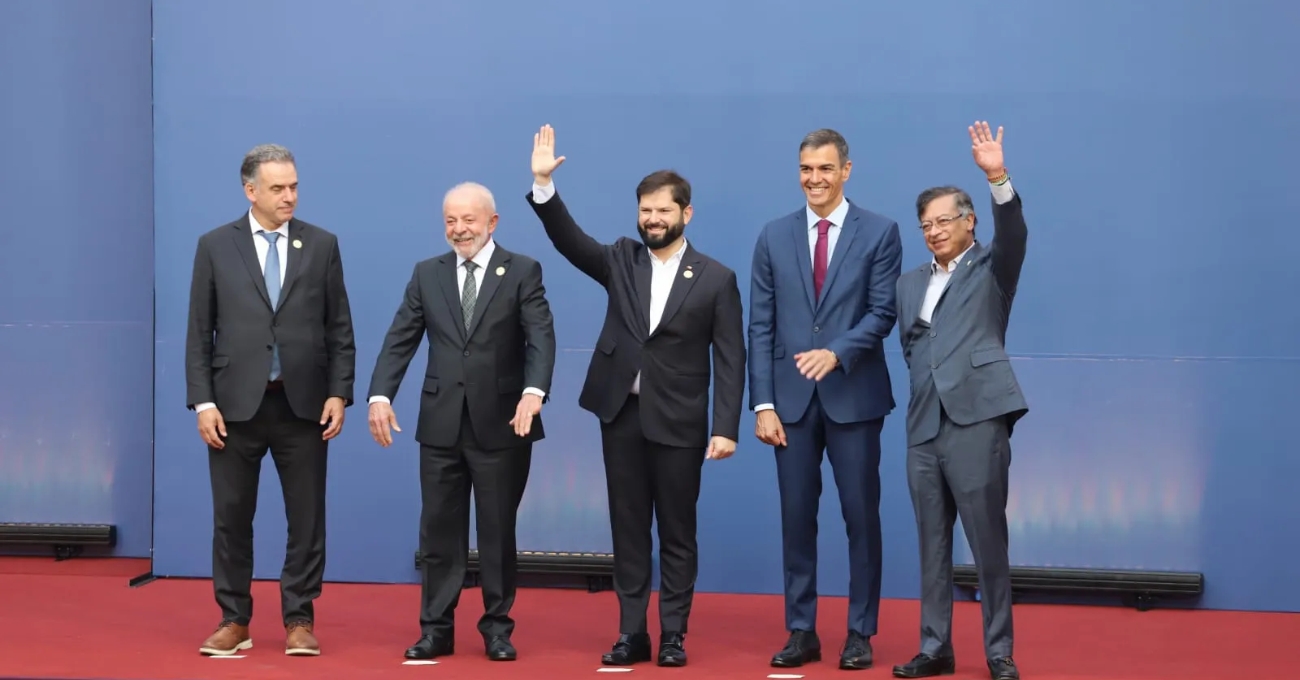 Boric lidera cumbre internacional y advierte que el crimen organizado amenaza la democracia