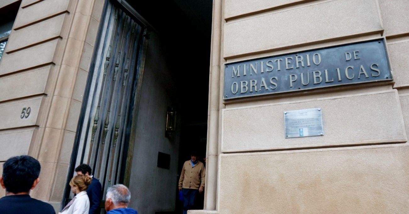 MOP ofrece empleos con sueldos de hasta $2,6 millones: revisa las vacantes y cómo postular
