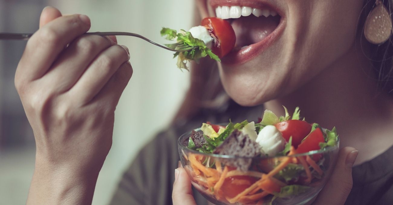Comer despacio: el hábito que mejora la digestión y ayuda a controlar la glucosa
