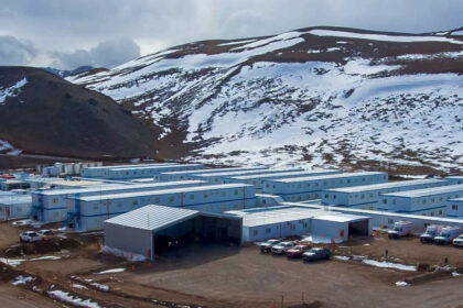 Mineros argentinos reclaman a Vicuña Corp por preferencia de mano de obra chilena