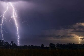 DMC emite aviso por tormentas eléctricas y vientos para siete regiones