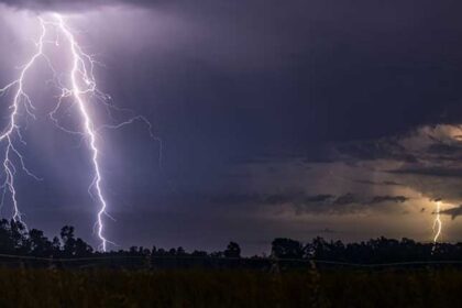 DMC emite aviso por tormentas eléctricas y vientos para siete regiones