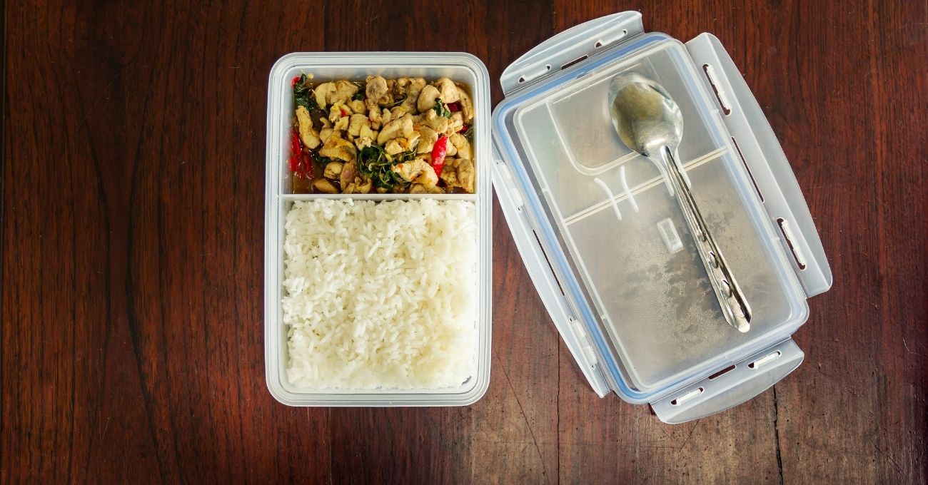 Llevar almuerzo desde casa permite ahorrar hasta $200 mil al mes, según estudio