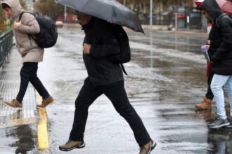 Pronóstico del tiempo para este viernes: posibles chubascos en la RM y lluvias en el sur