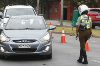 Restricción vehicular en Santiago: autos que no pueden circular este lunes y las multas asociadas