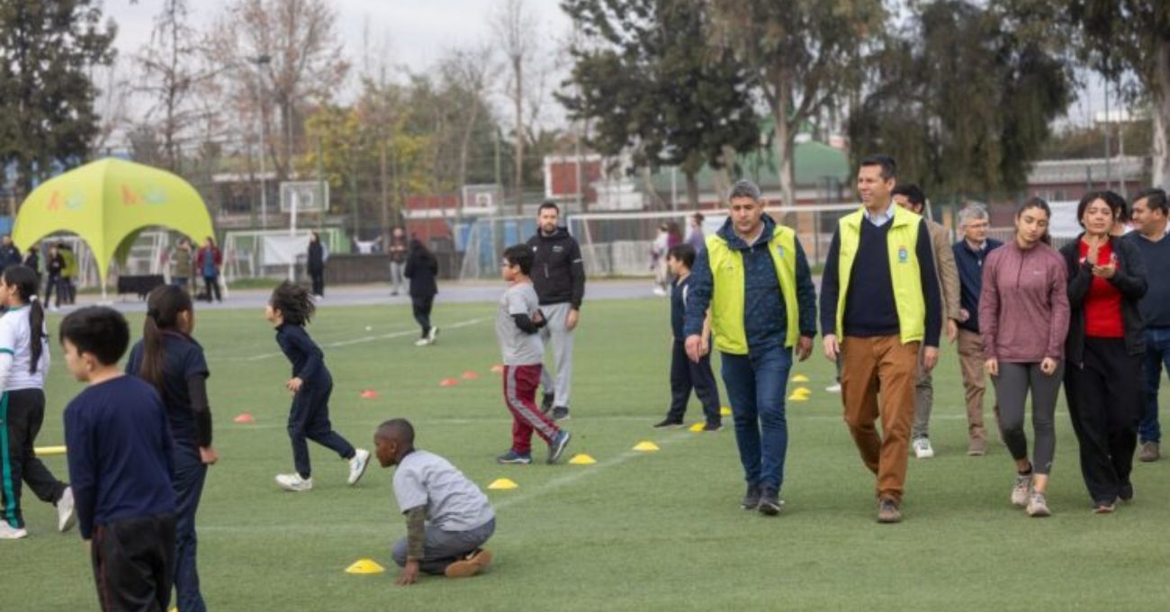 Renca construirá nueva pista atlética con estándar sintético en estadio comunal
