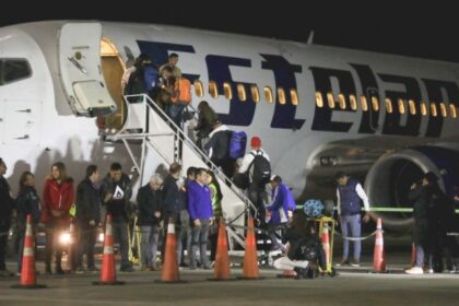 Venezuela activa nuevos vuelos de repatriación para migrantes en Chile y Perú