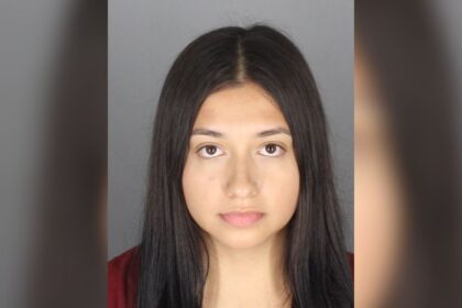 Profesora en Michigan es arrestada tras ser denunciada por relación inapropiada con alumno menor de edad