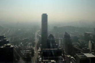 Declaran Alerta Ambiental para este martes en Santiago: estas son las restricciones
