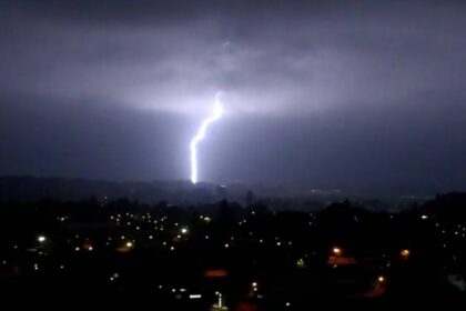 Avance frontal desata alerta por tormentas eléctricas en tres regiones del sur