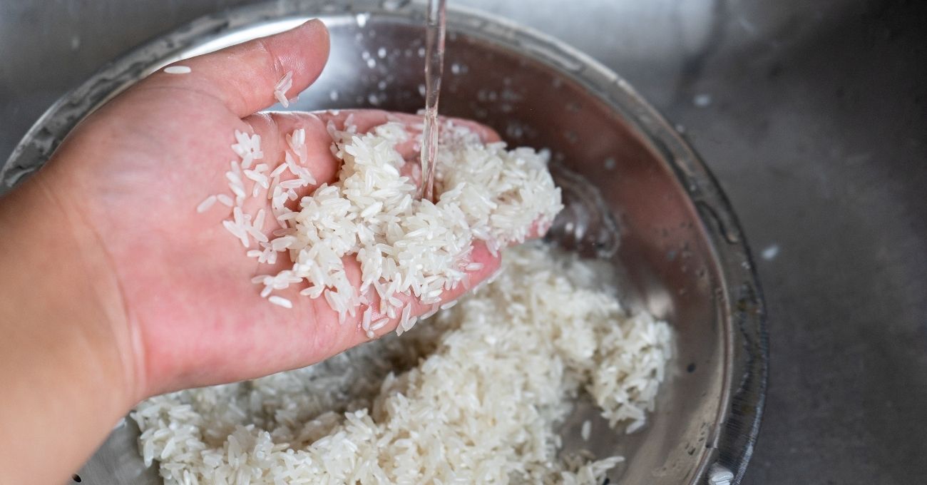 Lavar el arroz antes de cocinarlo: ¿Es realmente necesario?