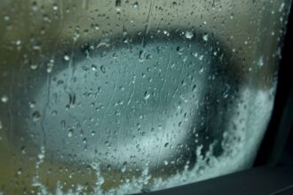 Invierno al volante: 6 trucos infalibles para que los vidrios del auto no se empañen