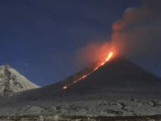 el Kliuchevskoi despierta tras sismo de magnitud 8,8 en Rusia