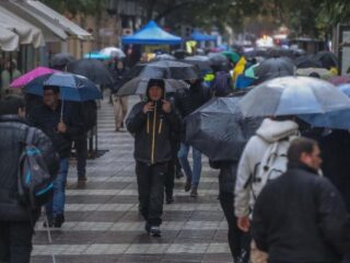 Alerta Temprana Preventiva en la Región Metropolitana por lluvias que podrían superar los 60 milímetros en Santiago