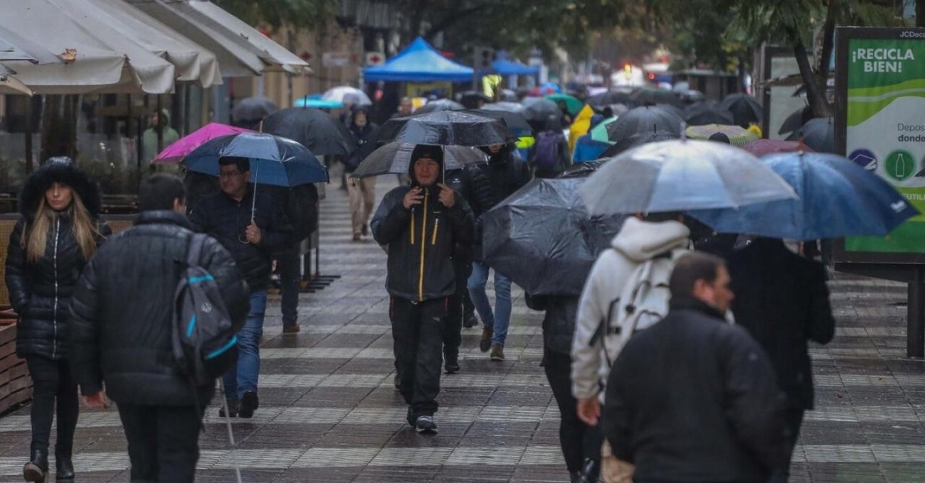 Alerta Temprana Preventiva en la Región Metropolitana por lluvias que podrían superar los 60 milímetros en Santiago