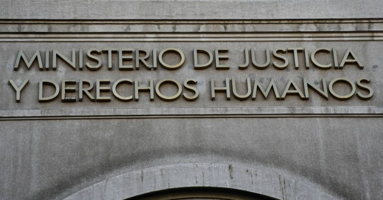 Sueldos superan los $3,5 millones: Conoce las ofertas laborales en el Ministerio de Justicia y cómo postular