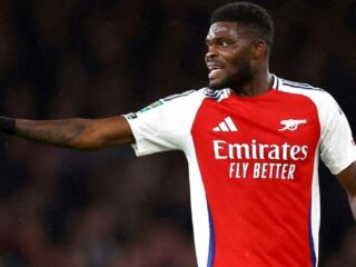 Thomas Partey, exjugador del Arsenal, enfrenta cargos por agresión sexual y violación
