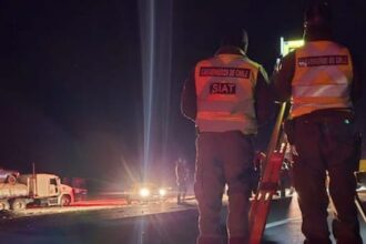 Dos personas fallecen en colisión entre camión y camioneta en la Ruta 5 Norte