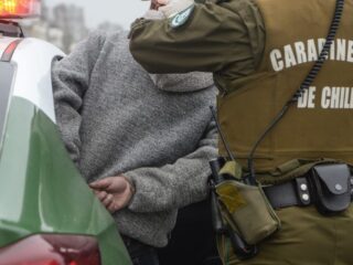 Cinco menores detenidos tras intento fallido de robo de vehículo en Las Condes