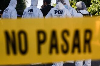 Hombre fallece tras recibir múltiples disparos dentro de su vivienda en Peñalolén