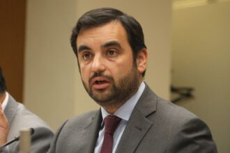 Ministro de Justicia rechaza abusos en licencias médicas y críticas antidemocráticas