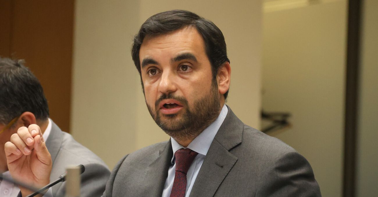 Ministro de Justicia rechaza abusos en licencias médicas y críticas antidemocráticas