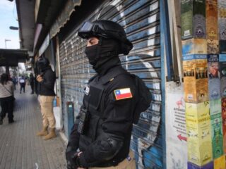 Controlan acceso a calle Meiggs tras retiro de toldos azules y operativos de seguridad
