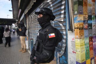 Controlan acceso a calle Meiggs tras retiro de toldos azules y operativos de seguridad