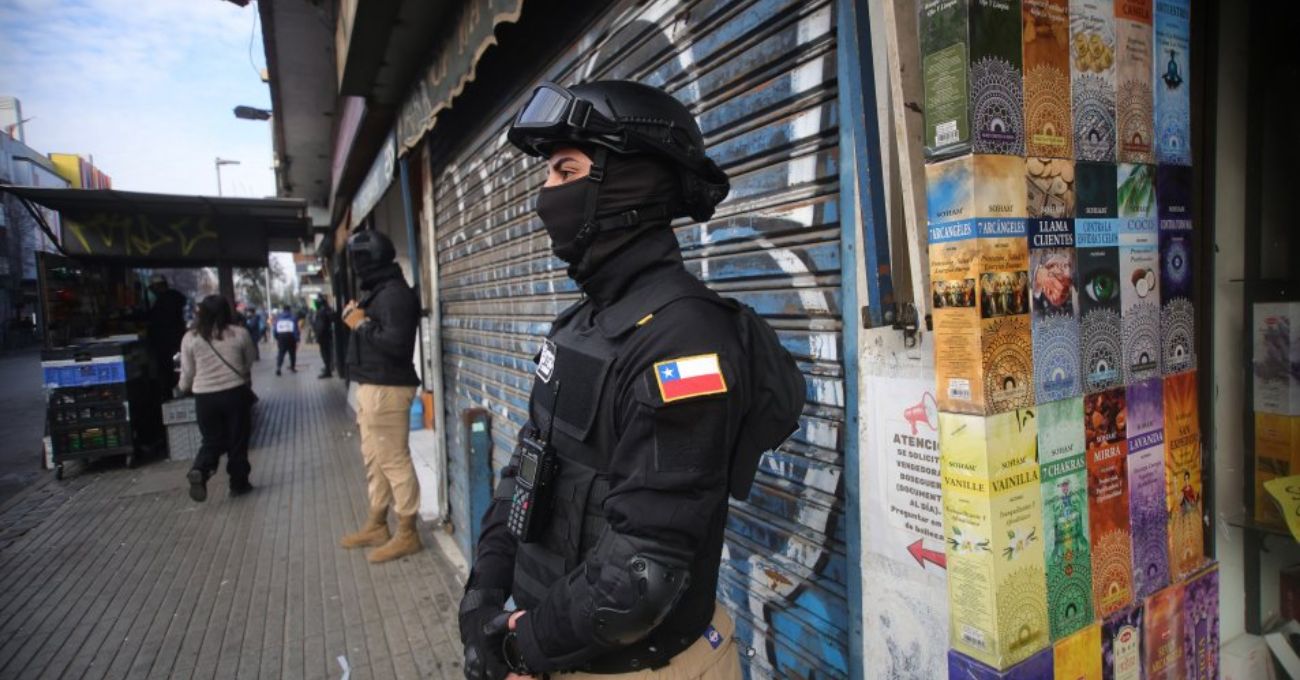 Controlan acceso a calle Meiggs tras retiro de toldos azules y operativos de seguridad