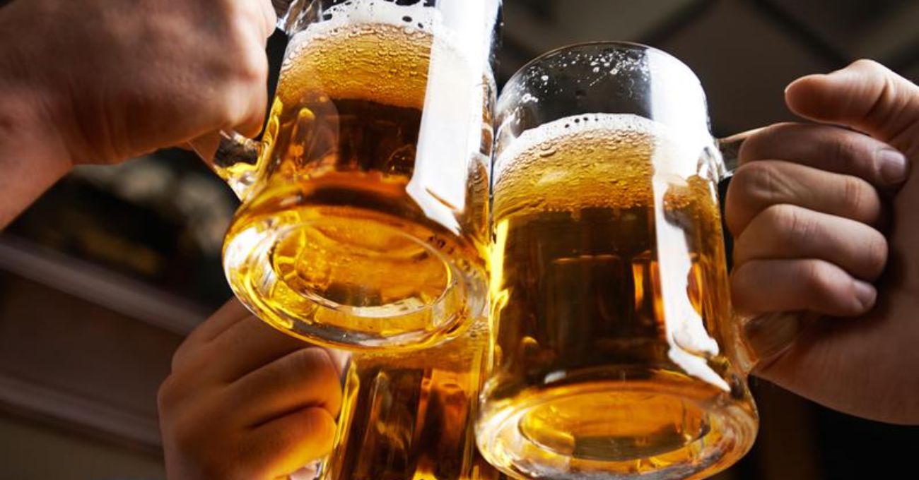 Schop gratis y varios descuentos: revisa las mejores promociones en el Día Internacional de la Cerveza