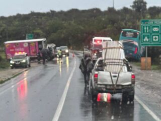Un fallecido y 15 heridos deja choque entre bus y camión en San Pedro de Melipilla