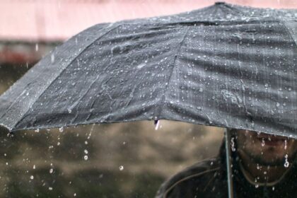 ¿Me pueden despedir si falto al trabajo por la lluvia? Esto responde la Dirección del Trabajo
