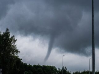 Alerta por posible formación de tornados o trombas marinas en tres regiones del sur de Chile