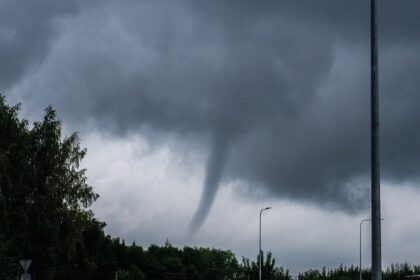 Alerta por posible formación de tornados o trombas marinas en tres regiones del sur de Chile