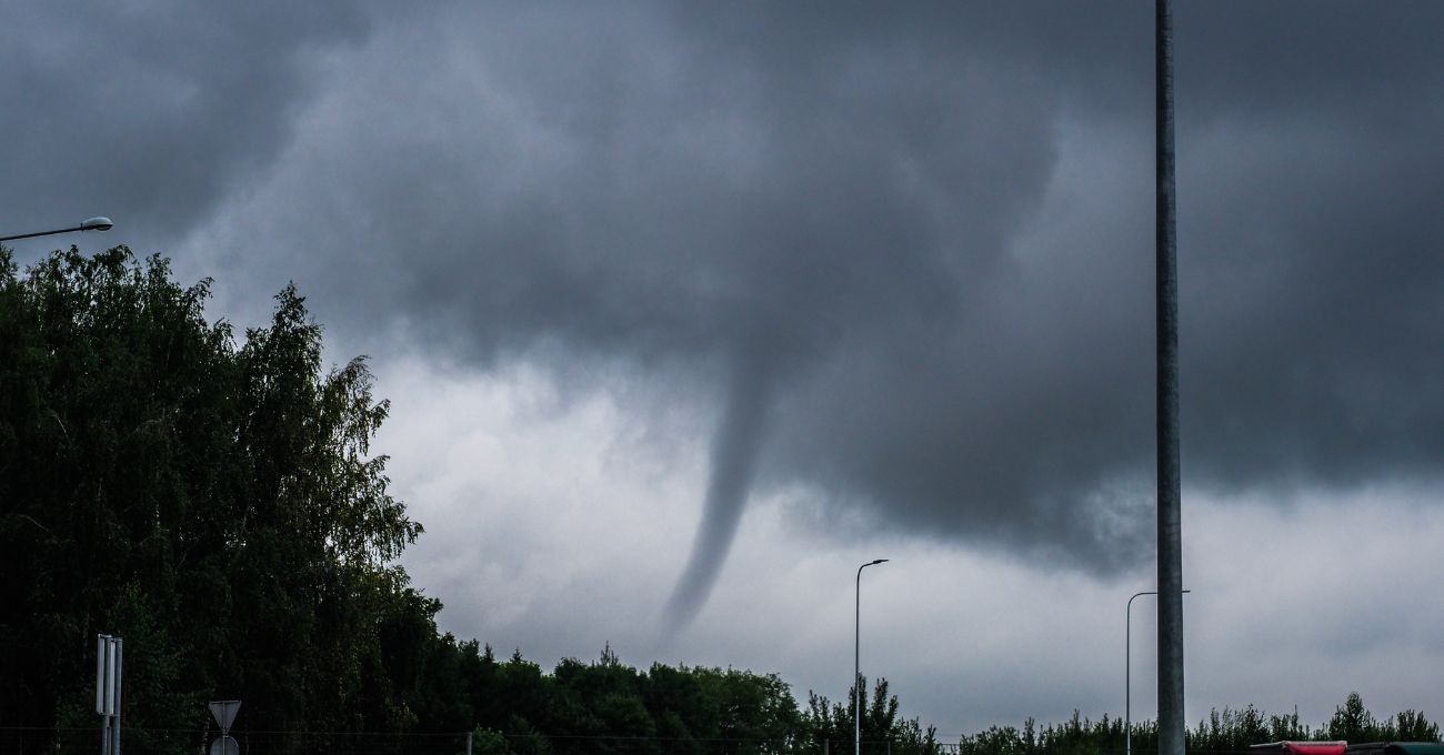 Alerta por posible formación de tornados o trombas marinas en tres regiones del sur de Chile