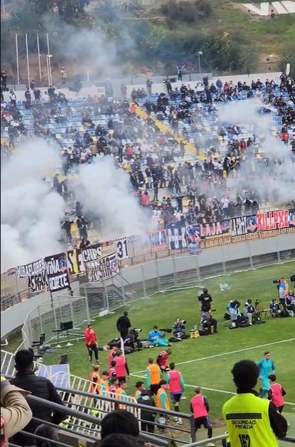 Barristas de Colo Colo provocan incidentes en amistoso ante Real Valladolid Barristas de Colo Colo provocan incidentes en amistoso ante Real Valladolid