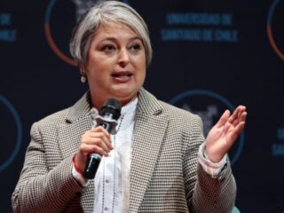 Jeannette Jara aclara polémica: Aborto libre sí estaba en su programa