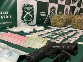Carabineros detiene a 12 personas en operativo por narcotráfico y armas en Conchalí